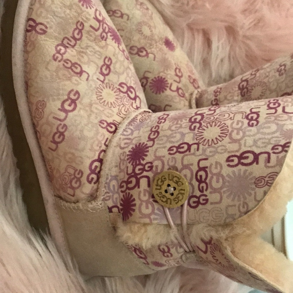 Pink Ugg boots 5     fit size6 size 6.5/ 23.5cm